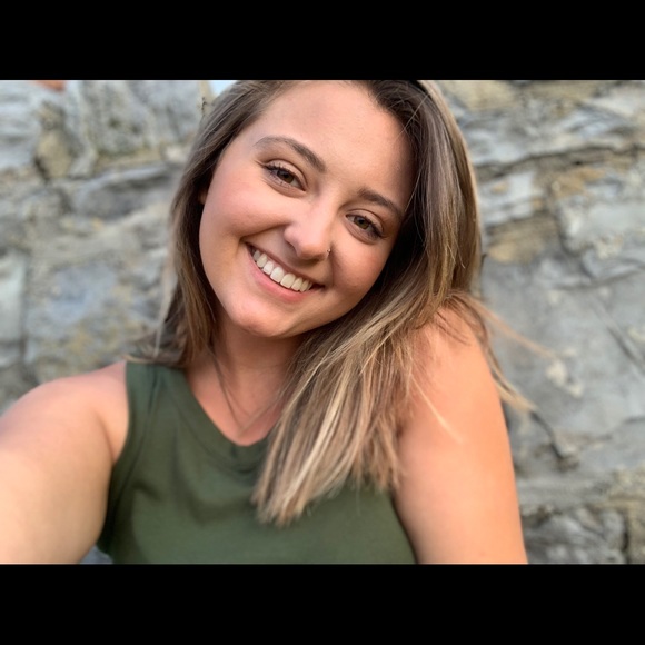 Meet your Posher, Hannah - Picture 1 of 1